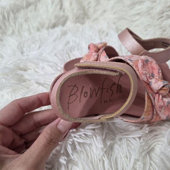 Blowfish Malibu Pink floral Toddler Naelynn Strappy Flat Sandals size 6 Summer - Picture 6 of 7